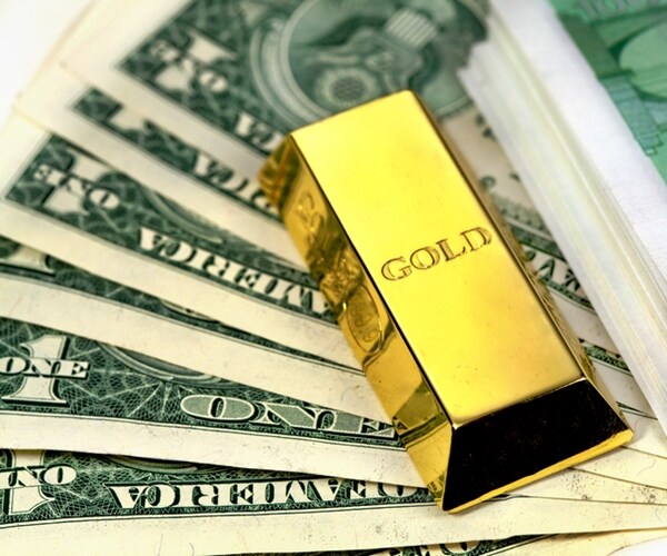 Gold Tops $1,500 as Investors Seek Shelter From Gathering Storm