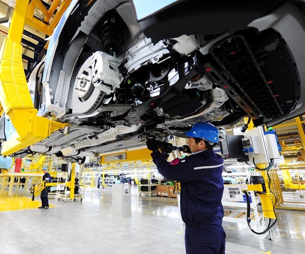 US Plants Hope to Maintain Production Despite Virus Threat