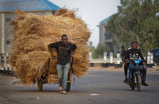 In Nigeria, Election Spectacle at Odds with Rampant Poverty