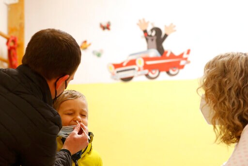 Czechs Start to Ease Lockdown, Youngest Kids Back to Schools