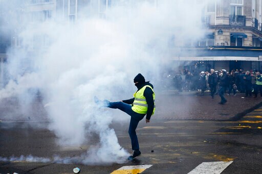 Tear Gas Fired in Paris as Yellow Vests Mark Anniversary