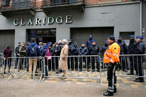 European Far Right Conference Resumes a Day after Police Shut Down