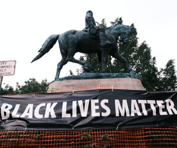 Robert E Lee  statue and black lives matter banner