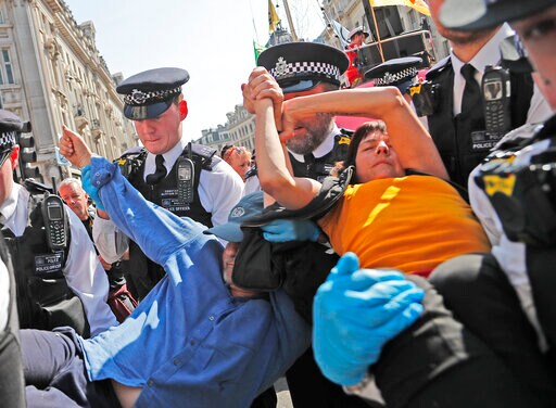 Climate Protests Close London Bridge; 570 Arrests in 4 Days