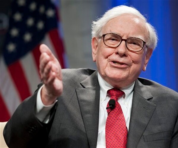 Buffett Distracts From 'Mind-Numbing' Earnings