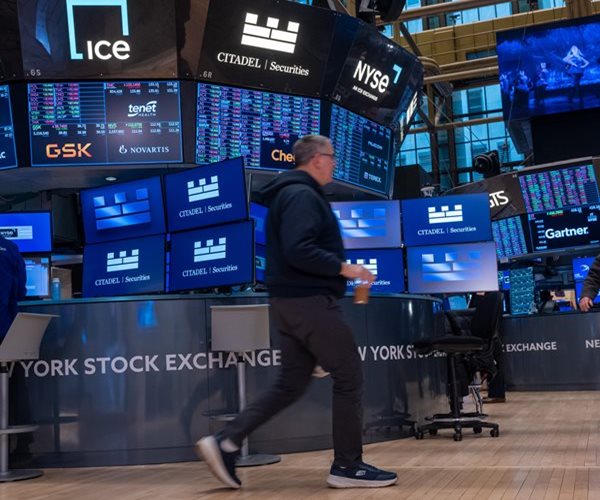 Wall Street Rallies to End Dismal First Quarter