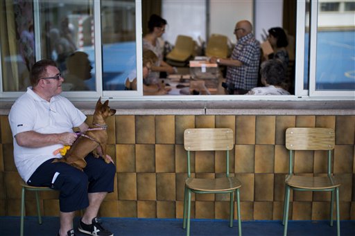 The Latest: Exit Poll: Spain's Popular Party Gets Most Votes