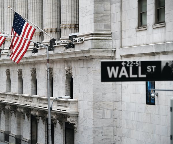 Dow Sheds 400 Points After Fed's Bullard Signals Rate Hikes Soon 