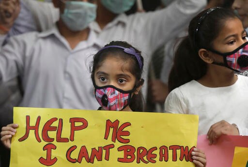 Delhi Shuts Schools, Halts Construction to Tackle Pollution