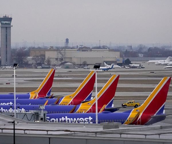 Southwest, Pilots Differ on Holiday Meltdown Cause