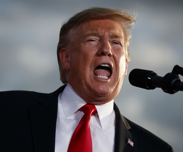 donald trump speaks durning a campaign rally in pennsylvania