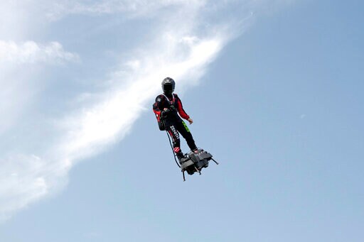 Frenchman to Try Flying across Channel on His Flyboard