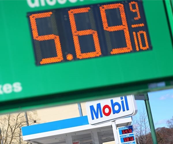 Oil Surges Past $118 as Supply Fears Shake Markets