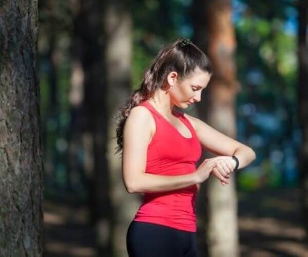 Google Emulates Apple for Its Wearable Tech