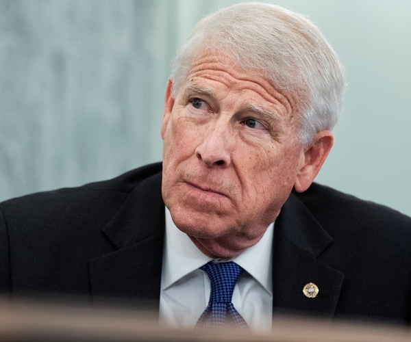 roger wicker listens at hearing