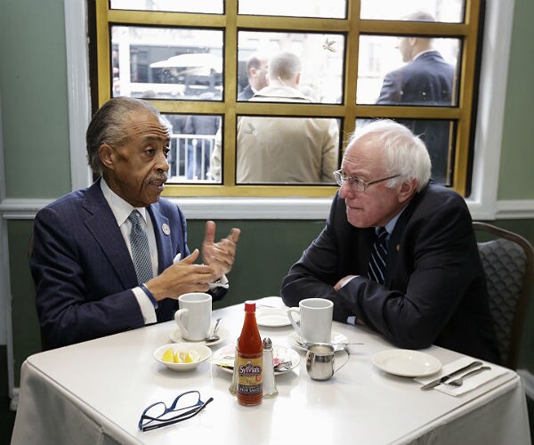 Sanders Has Breakfast Meeting With Sharpton in Harlem(00)