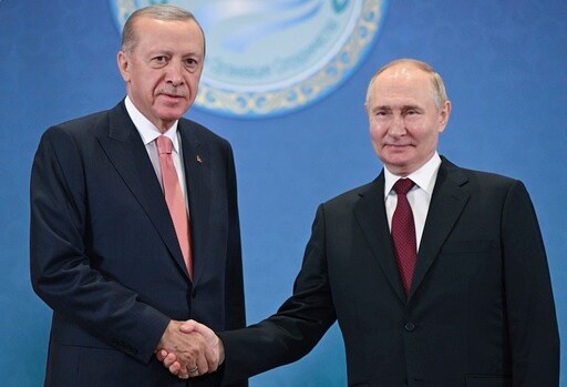 Turkey and Russia Engage in Delicate Maneuvers over Syria after Assad's Downfall