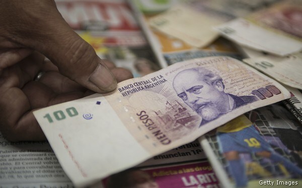 Fernandez Flight to Cuba Leaves Argentina in Dark on Devaluation