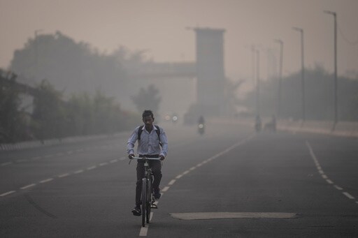 Masks Are Back, Construction Banned and Schools Shut as Toxic Air Engulfs New Delhi