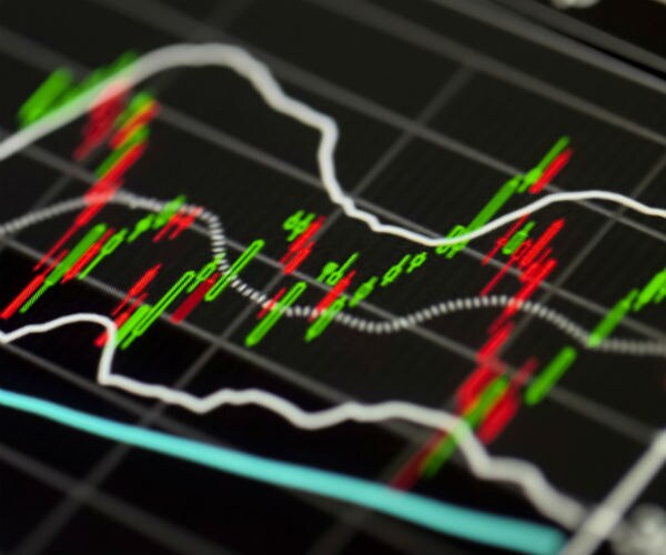 HP Rises on Cash Return Plans While JPMorgan Cuts Price Target