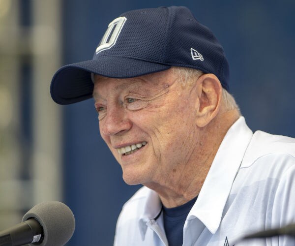 Trump Praises Dallas Cowboys Owner for National Anthem Stance