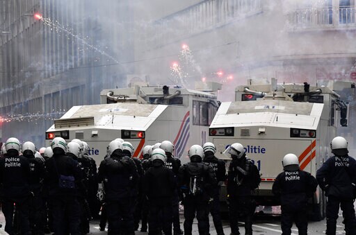 Belgian Police Use Water, Tear Gas on COVID-19 Protesters