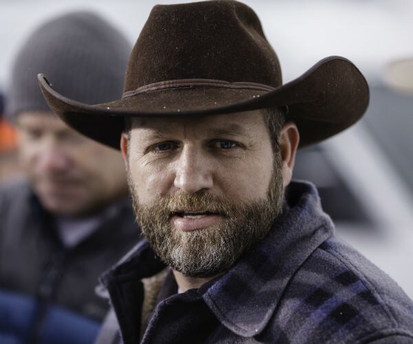 Ammon Bundy's Lawyer: Holding Him in Jail Keeps Him From Aiding Defense