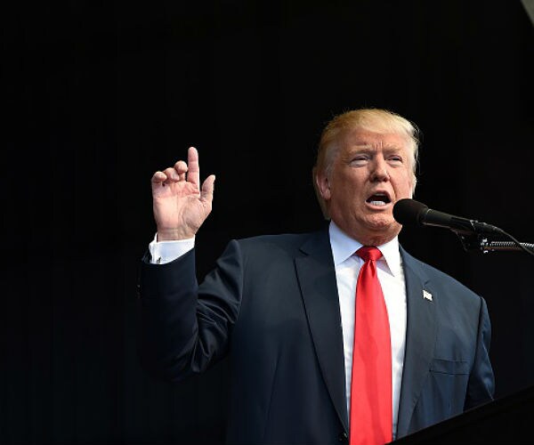 'Miss Universe' Host Rips Trump on Beauty Queen Insults