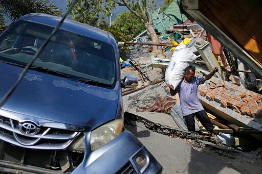 Residents Fume in Decimated Indonesian City as Aid Lags