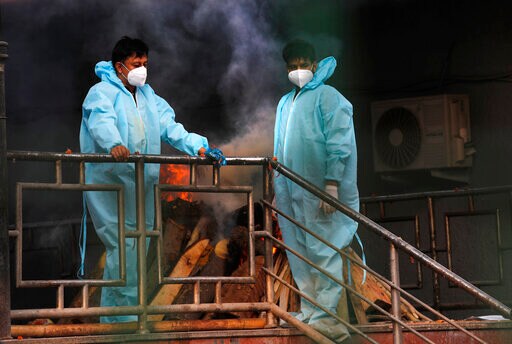 Indian Capital's Crematoriums Overwhelmed with Virus Dead
