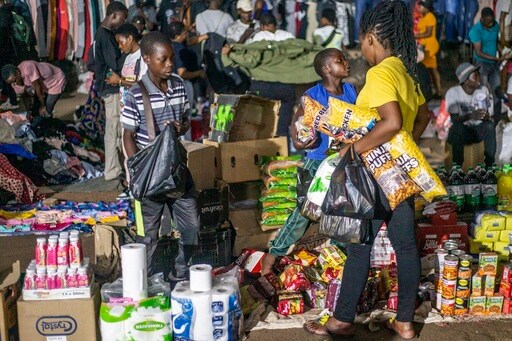 Zimbabwe's New Currency Woes Hit Traditional Stores While Illegal Night Bazaars Flourish