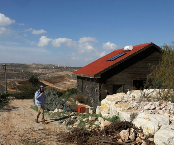 Airbnb Reverses on Delisting Israeli Settlements, Won't Profit off West Bank