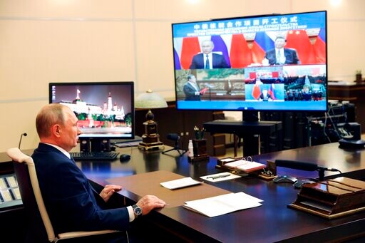 Putin, Xi Initiate Projects in Show of Warming Ties