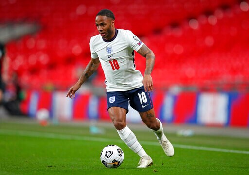 Queen Elizabeth Honors Key Women in UK's Rapid Vaccine Drive