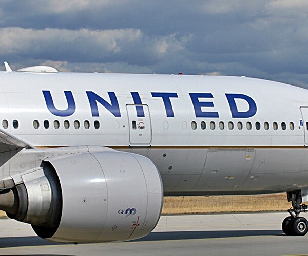United Airlines Sees $2.1B Loss, Seeks More Federal Aid