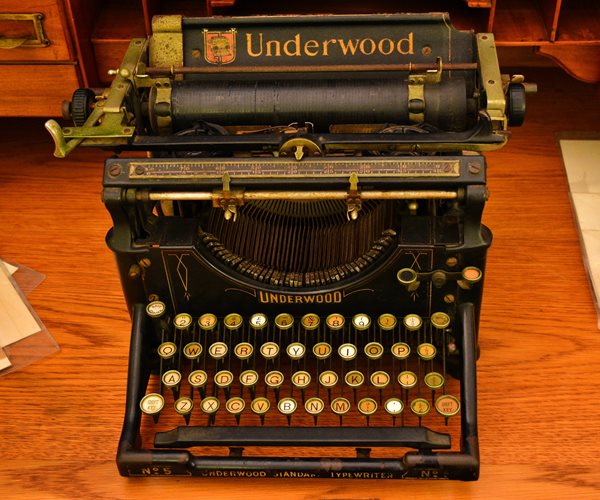 An antique typewriter