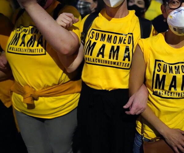 wall of moms protest portland