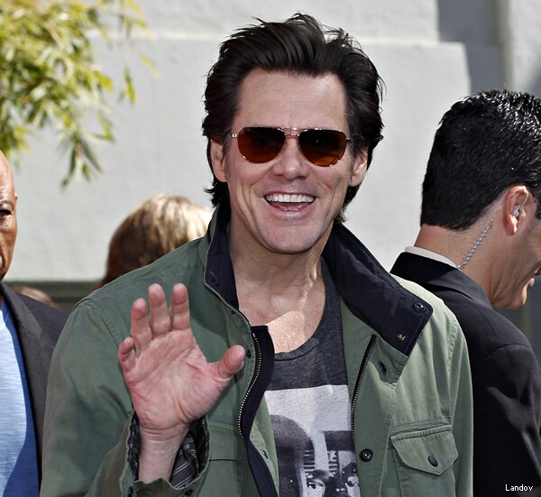 Hollywood Actor Carrey Apologizes to Assault Weapon Owners