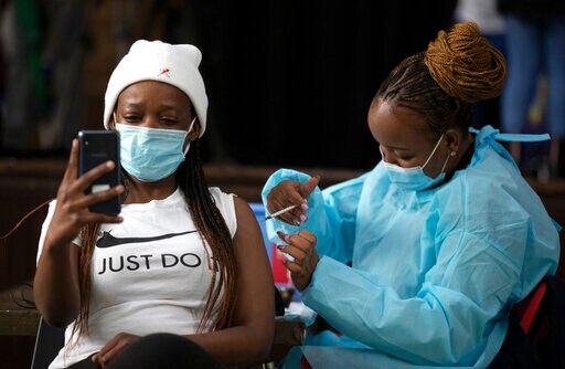 South Africa Launches Drive to Vaccinate 500,000 in 2 Days