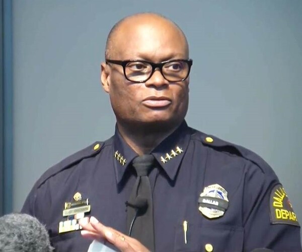 Dallas Chief Who Oversaw Response to Sniper Attack to Retire