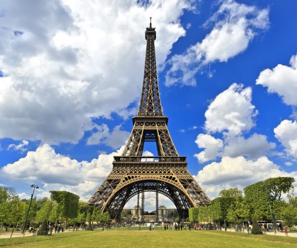 Euro Below Parity With Dollar a Boon for Tourists