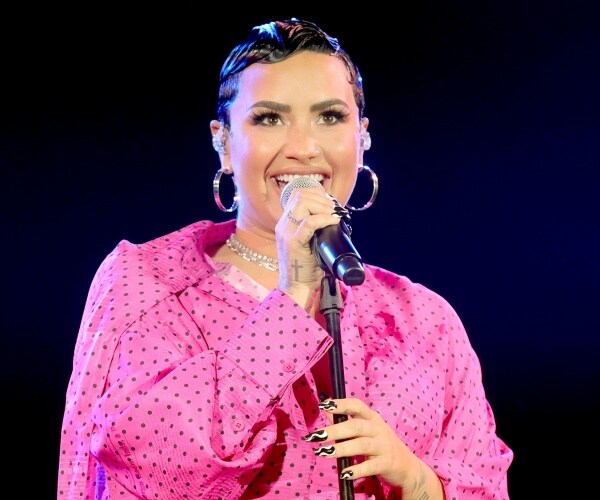 Demi Lovato Apologizes For Calling Fro-Yo Shop 'Diet Culture Vultures'