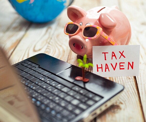 piggy bank, laptop, globe, - tax haven concept

