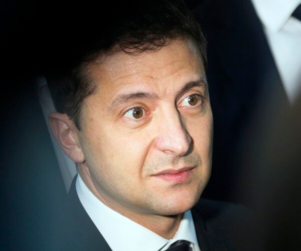 Ukraine's Zelenskiy Plays Hot and Cold With Trump Team