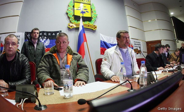 Pro-Russia Protesters in E. Ukraine Seize Buildings, Weapons