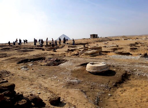 Archaeologists Discover Ancient Mummies South of Cairo