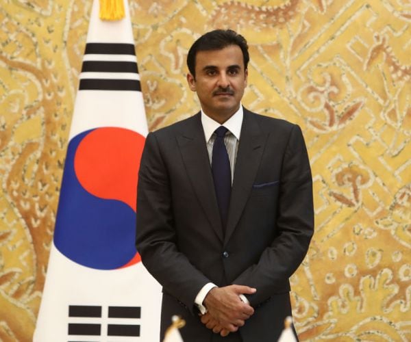 Qatar Emir's Plane Lands in Saudi Arabia for First Time Since Blockade