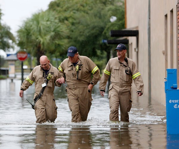 S Carolina 'Unprecedented' Floods Kill 7; Door-to-door Searches