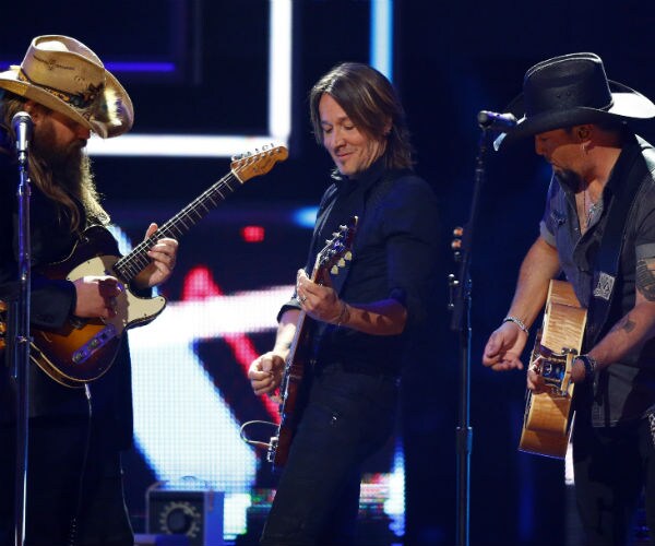 Country Stars Honor Shooting Victims at CMT Artists Show