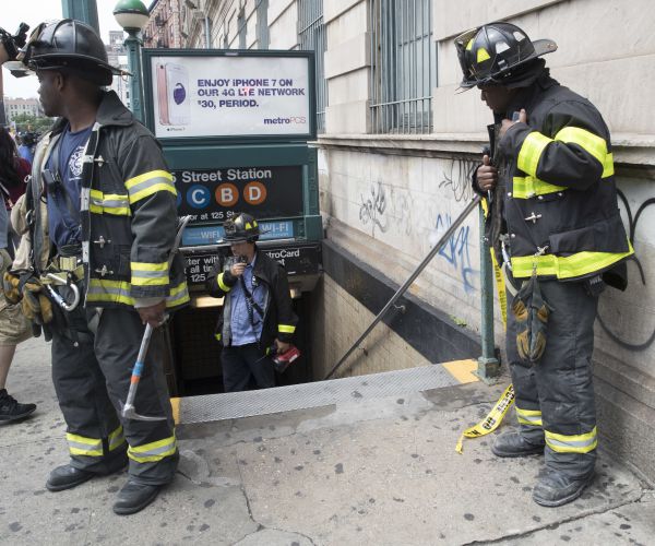 New York Subway Derailment in Harlem Shakes Up Passengers